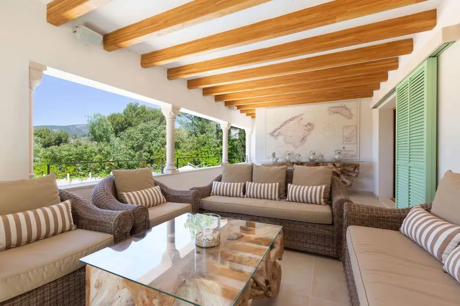 Prestigious refurbished luxury villa close to the harbour and golf course