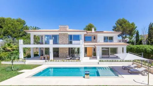 Exclusive villa in excellent location near the harbour and golf course Exclusive villa in excellent location near the harbour and golf course