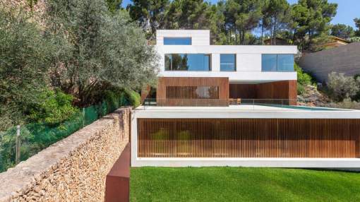 Contemporary property in prime location with breathtaking views Contemporary property in prime location with breathtaking views