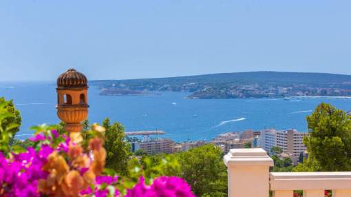 Spacious villa with refurbishment project and stunning views in top location Spacious villa with refurbishment project and stunning views in top location