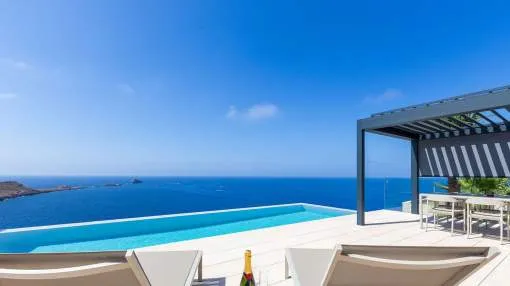 Modern luxury villa with direct access to the sea and fantastic sea views