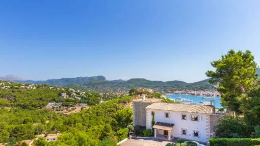 Modern Mediterranean villa with sensational harbour views Modern Mediterranean villa with sensational harbour views