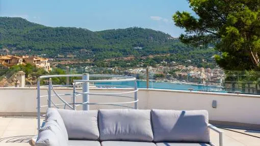 Cala Moragues – Modern flat house with 2 triplex penthouses near the port