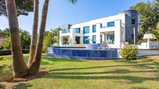 Exceptional villa with luxurious interior in a privileged residential area Exceptional villa with luxurious interior in a privileged residential area