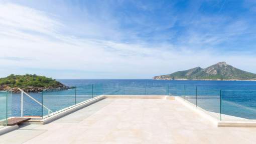 Light-flooded penthouse in first sea line with view to Dragonera Light-flooded penthouse in first sea line with view to Dragonera