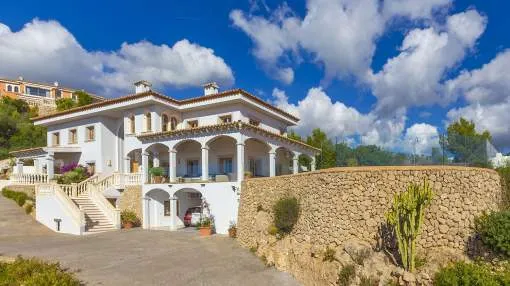 Beautiful property with breathtaking views in top location Beautiful property with breathtaking views in top location
