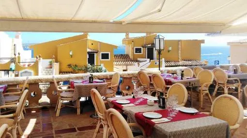 Well-located restaurant with large sea view terrace