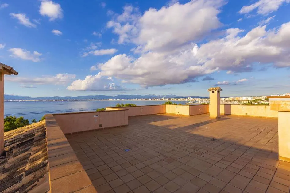 Impressive villa in the first sea line with fantastic panoramic views