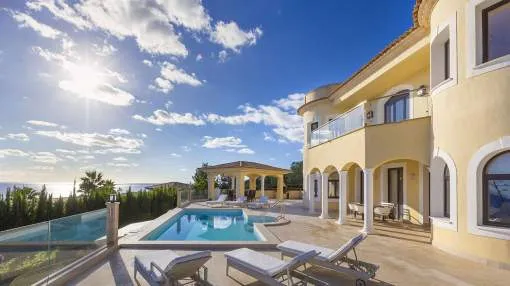 Exceptional property in dreamlike location in front sea line Exceptional property in dreamlike location in front sea line