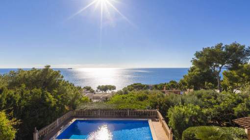 Stylish villa on the coast with 2 apartments and unobstructed sea views Stylish villa on the coast with 2 apartments and unobstructed sea views