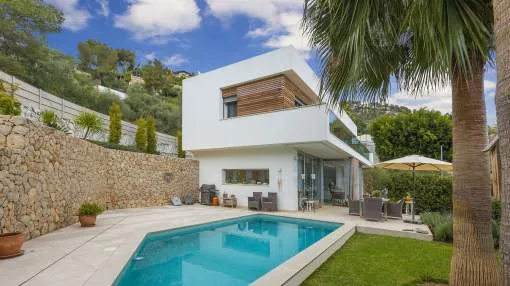 Modern villa with panoramic view Modern villa with panoramic view