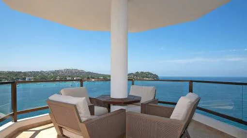 Elegant front-line penthouse with fantastic views