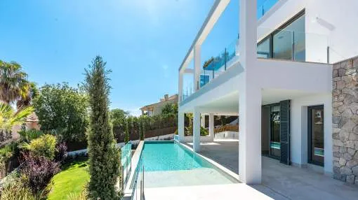 Modern luxury villa with fantastic sea views in a prime location Modern luxury villa with fantastic sea views in a prime location