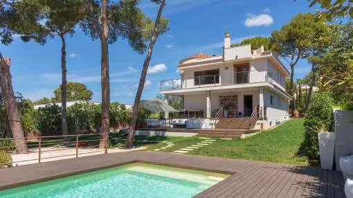 Elegant villa in excellent location with holiday rental licence