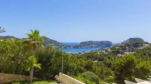 Can Borras: Mediterranean villa with sea and panoramic views