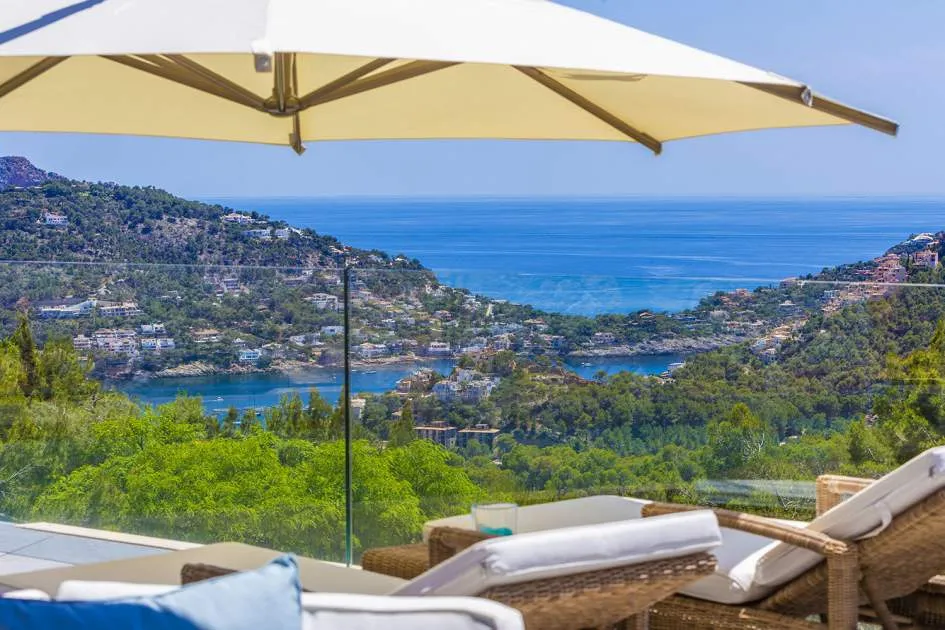 Mont Port: Newly built first class luxury villa with sea and panoramic views