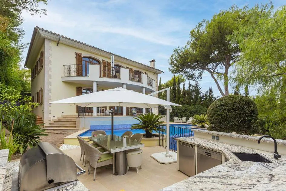 Extraordinary sea view villa in exclusive residential area