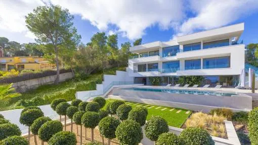 Designer villa with wonderful sea views close to the beach Designer villa with wonderful sea views close to the beach