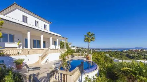 Exclusive villa with sensational views in top location Exclusive villa with sensational views in top location