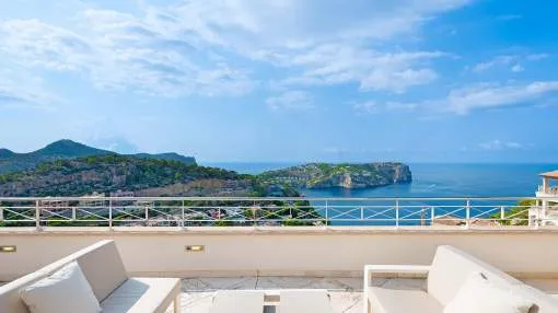 Luxury penthouse in small exclusive residence with spectacular sea views