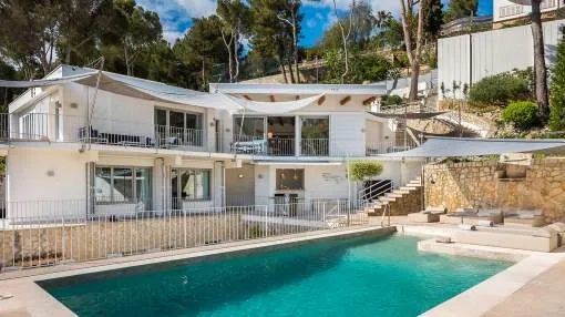 Modern villa with guest house and license to rent Modern villa with guest house and license to rent