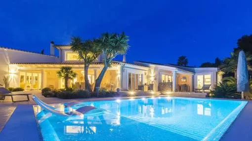 Completely refurbished luxury property in excellent residential area Completely refurbished luxury property in excellent residential area
