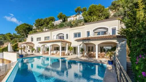Mediterranean luxury villa with sea views and plenty of privacy
