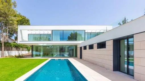Modern puristic new build villa close to the harbour and golf course Modern puristic new build villa close to the harbour and golf course