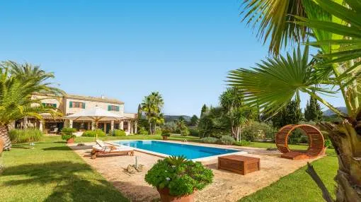 Stunning finca in picturesque settings close to the coastal resorts