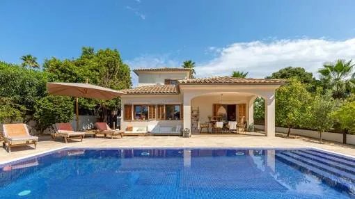 Mediterranean villa in tranquil neighbourhood close to the beach