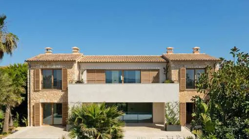 Superb villa with sea and harbour views in privileged location Superb villa with sea and harbour views in privileged location