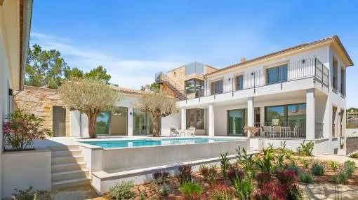 Imposing villa in an exclusive residential area Imposing villa in an exclusive residential area