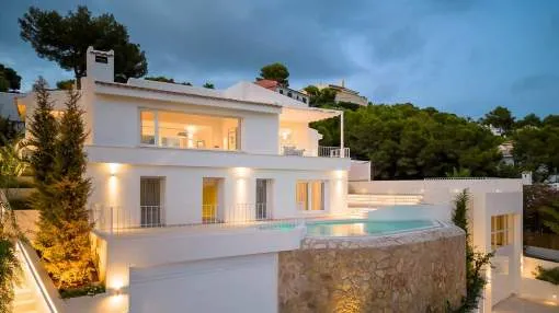 Modern luxury villa with sea views Modern luxury villa with sea views
