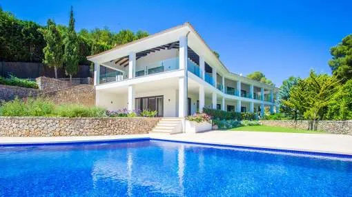 Elegant villa in second sea line Elegant villa in second sea line