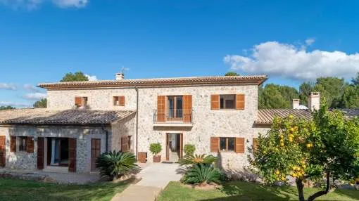 Excellent finca-style villa in exclusive neighbourhood with absolute privacy Excellent finca-style villa in exclusive neighbourhood with absolute privacy