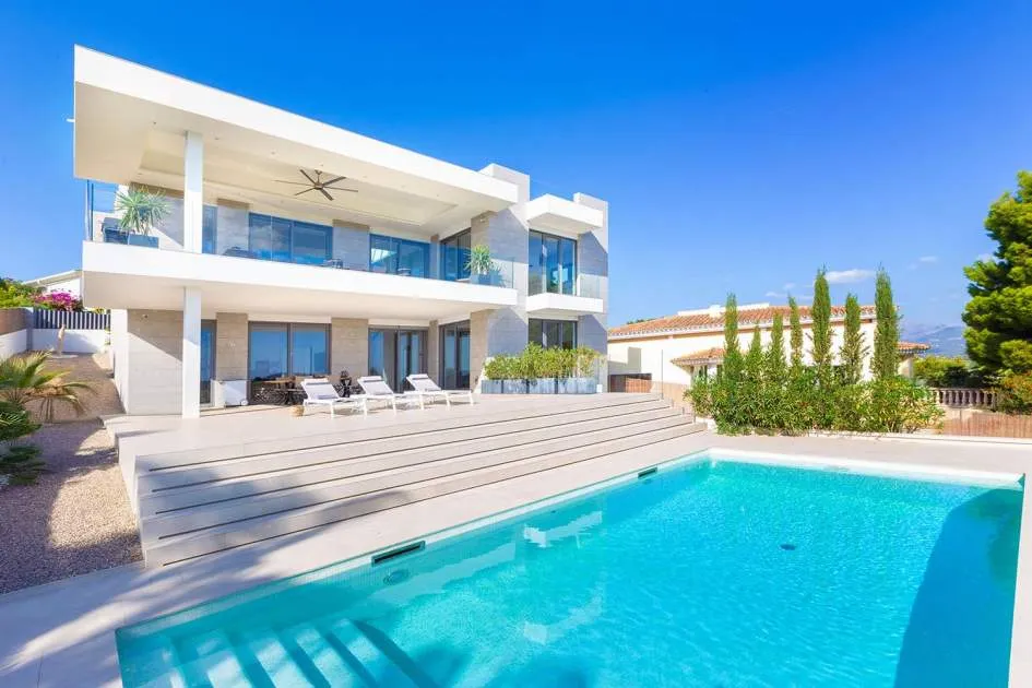 Superb villa in a top location with stunning views