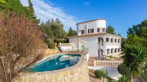 Beautiful countryside villa with stunning views in top location
