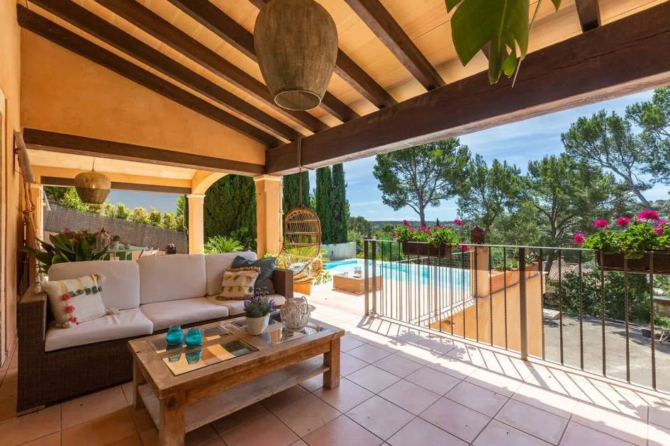 Mediterranean villa in tranquil exclusive neighbourhood