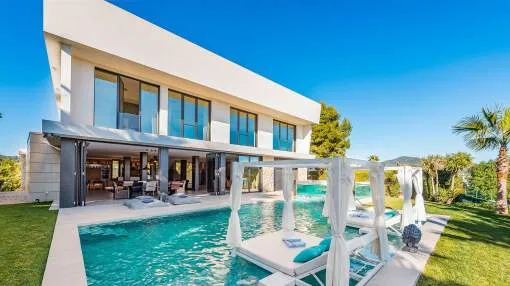 Luxury villa with high-end interior and lots of privacy
