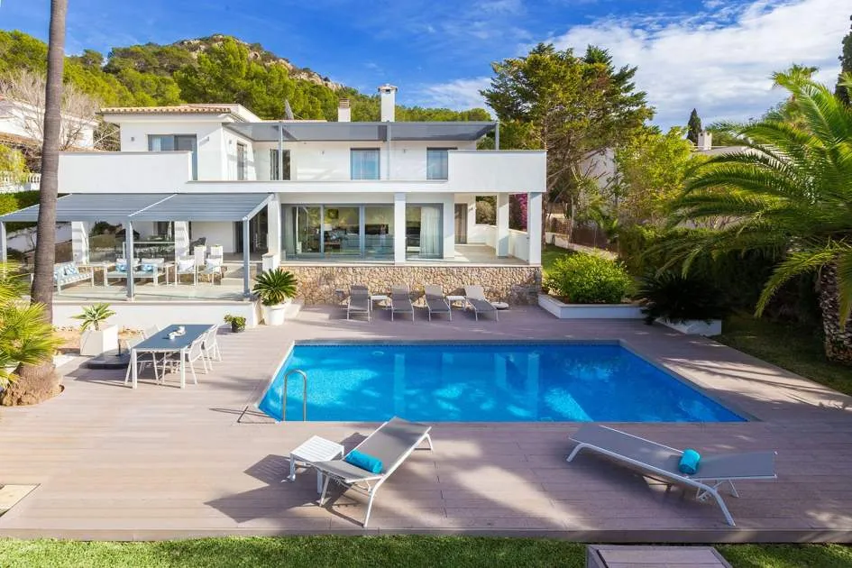 Stylish villa with panoramic view in best residential area