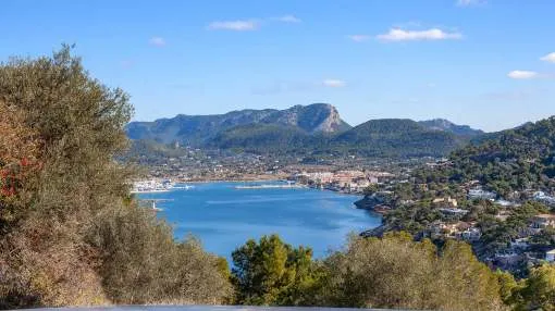 La Mola: Mediterranean villa with beautiful harbour and sea views