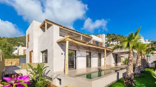 Newly built villa in sought-after residential area with sea views