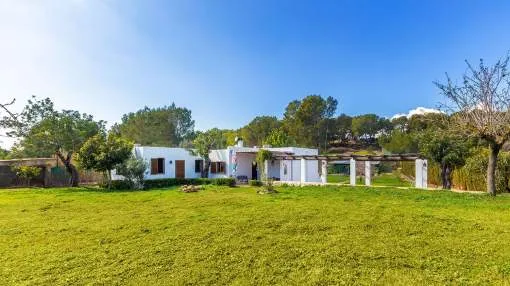 Finca in idyllic settings on a spacious plot of land