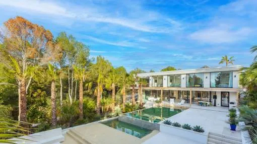 Stylish luxury villa close to the harbour and golf courses Stylish luxury villa close to the harbour and golf courses