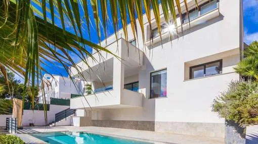 Elegant villa in a tranquil residential area close to the beach
