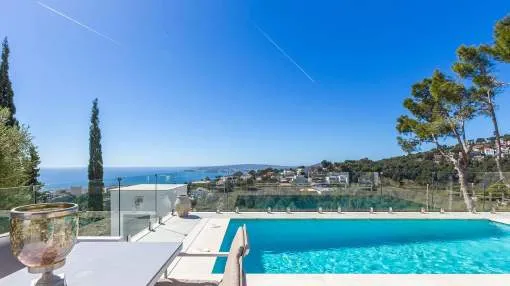 Modern villa for first-time occupancy with stunning views in privileged location