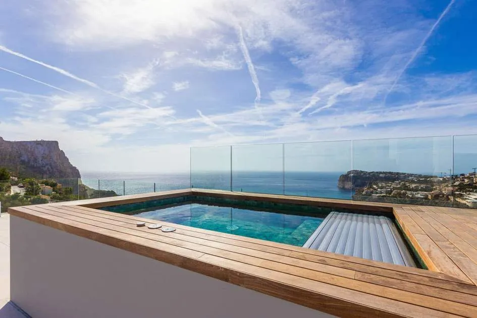 Cala Llamp: Designer villa with a difference