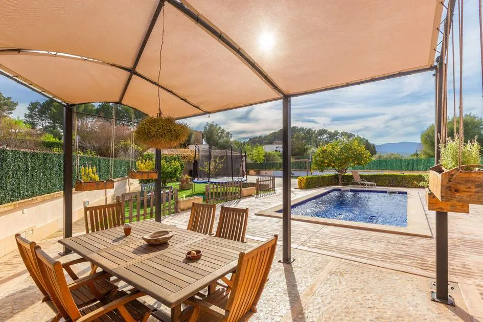 Beautiful finca-style villa in tranquil area close to the centre of the village