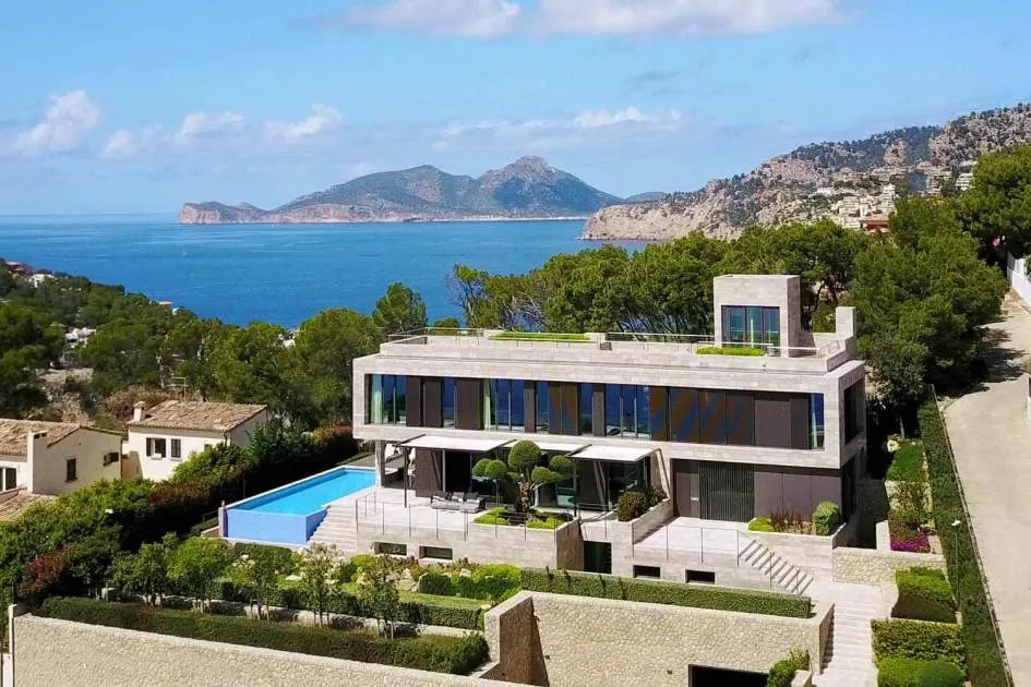 Cala Marmacén: Light-flooded luxury villa of the highest class