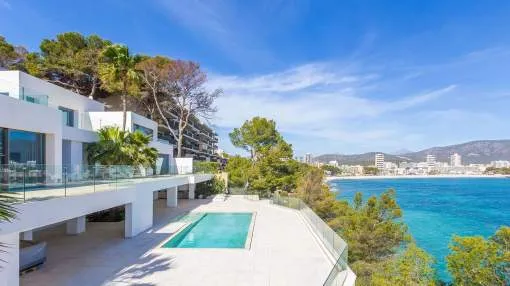 Superb villa with state-of-the- art interior and sea access directly on the coast Superb villa with state-of-the- art interior and sea access directly on the coast
